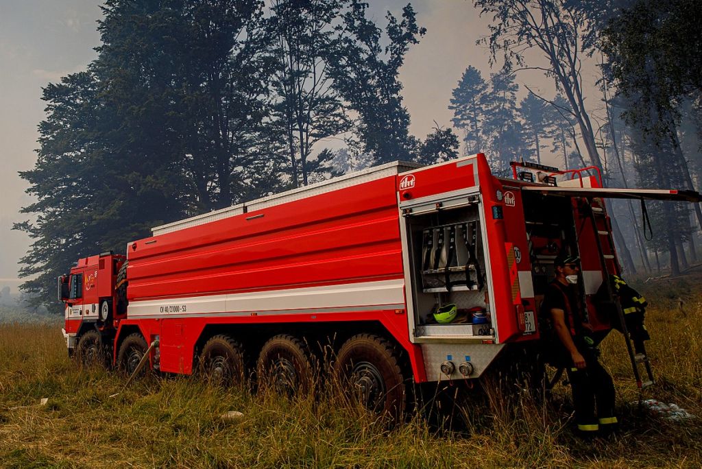 Servisní tým Tatra Trucks pomáhá hasičům