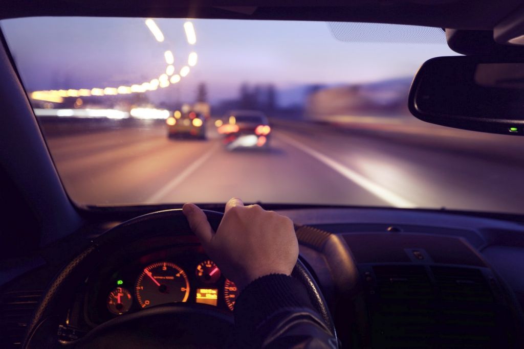 Noční myopie ohrožuje zrak řidičů