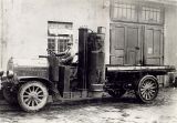 Zkušební vůz LAURIN & KLEMENT z roku 1919 s plynovým generátorem na dřevěné uhlí