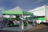 Švédská rallye: Emil Lindholm s privátním vozem ŠKODA vede v kategorii WRC3 – dobrý začátek pro Olivera Solberga