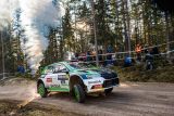 Švédská rallye: Emil Lindholm s privátním vozem ŠKODA vede v kategorii WRC3 – dobrý začátek pro Olivera Solberga