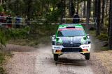 Švédská rallye: Emil Lindholm s privátním vozem ŠKODA vede v kategorii WRC3 – dobrý začátek pro Olivera Solberga