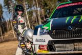 Švédská rallye: Emil Lindholm s privátním vozem ŠKODA vede v kategorii WRC3 – dobrý začátek pro Olivera Solberga