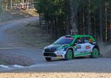 Švédská rallye: Emil Lindholm s privátním vozem ŠKODA vede v kategorii WRC3 – dobrý začátek pro Olivera Solberga