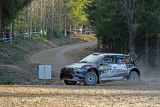 Švédská rallye: Emil Lindholm s privátním vozem ŠKODA vede v kategorii WRC3 – dobrý začátek pro Olivera Solberga