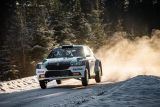 Švédská rallye: Emil Lindholm s privátním vozem ŠKODA vede v kategorii WRC3 – dobrý začátek pro Olivera Solberga