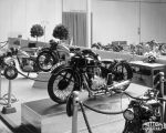Před tři čtvrtě stoletím: hrnce BMW a Notproduktion – kultura transformace
