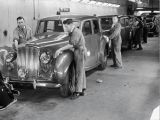 Bentley slaví 75 let výroby automobilů v Crewe