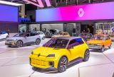 Prototyp Renault 5 potkává na mnichovském autosalonu své sourozence