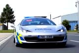 Policejni Ferrari jizda