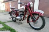 V srpnových aukcích zvítězil moto veterán, sběratelé ale jásali i nad diskografií skupiny Queen či pivními vršky