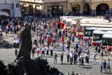 Obrazem: Slavnostní průvod autobusů k výročí 100 let od zahájení pravidelného provozu autobusů v Praze