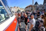 Obrazem: Slavnostní průvod autobusů k výročí 100 let od zahájení pravidelného provozu autobusů v Praze