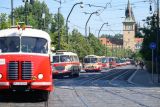 Obrazem: Slavnostní průvod autobusů k výročí 100 let od zahájení pravidelného provozu autobusů v Praze