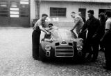 Enzo Ferrari a vůz Ferrari 125 S, za volantem Nando Righetti